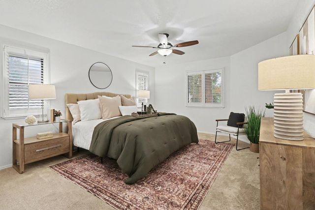 2084 University Park Dr, Sacramento, CA 95825