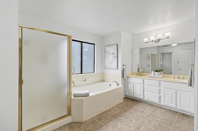 2084 University Park Dr, Sacramento, CA 95825