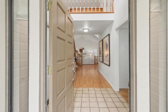 2084 University Park Dr, Sacramento, CA 95825