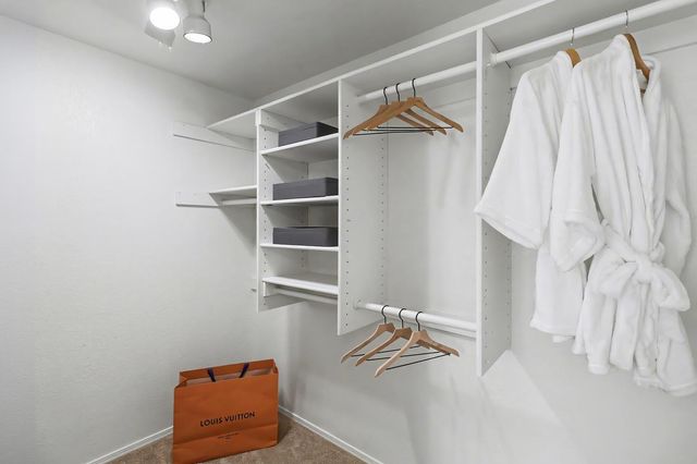 2084 University Park Dr, Sacramento, CA 95825