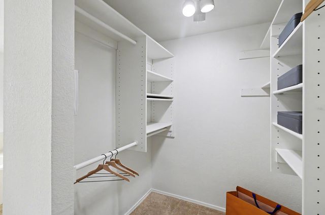 2084 University Park Dr, Sacramento, CA 95825