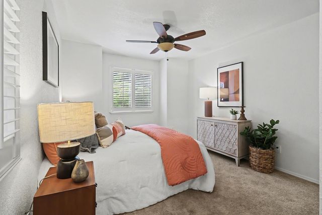 2084 University Park Dr, Sacramento, CA 95825