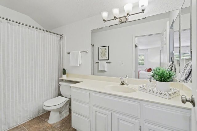 2084 University Park Dr, Sacramento, CA 95825