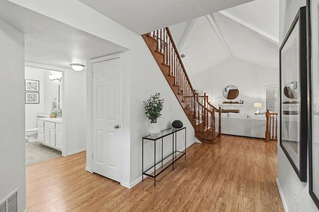 2084 University Park Dr, Sacramento, CA 95825