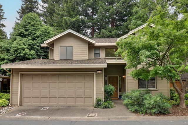 2084 University Park Dr, Sacramento, CA 95825