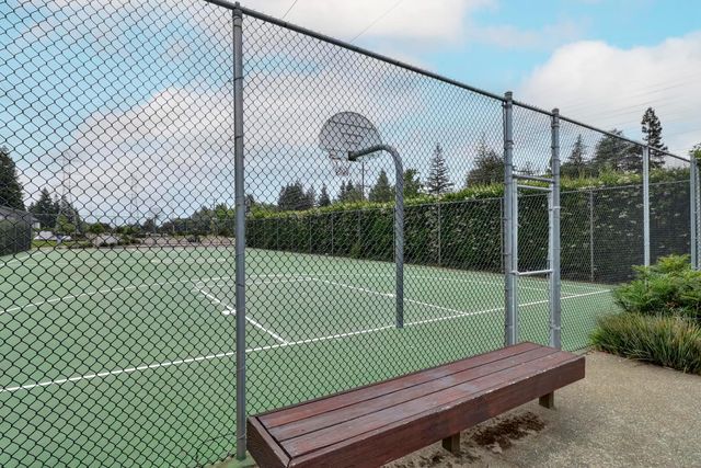 2084 University Park Dr, Sacramento, CA 95825