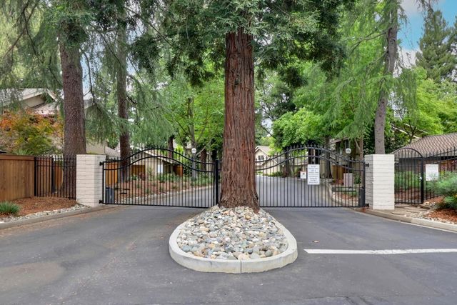 2084 University Park Dr, Sacramento, CA 95825