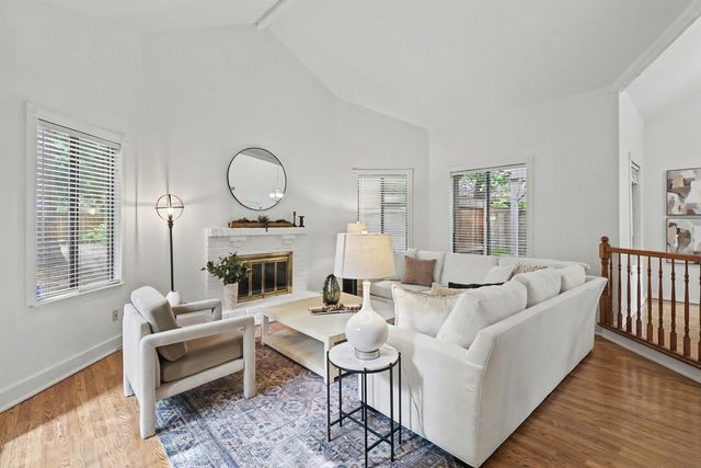 2084 University Park Dr, Sacramento, CA 95825