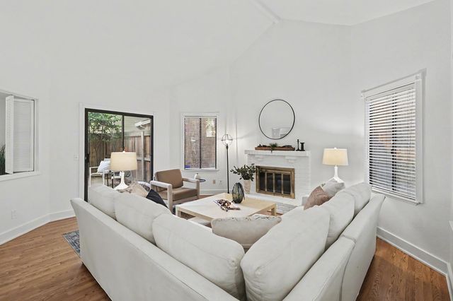 2084 University Park Dr, Sacramento, CA 95825