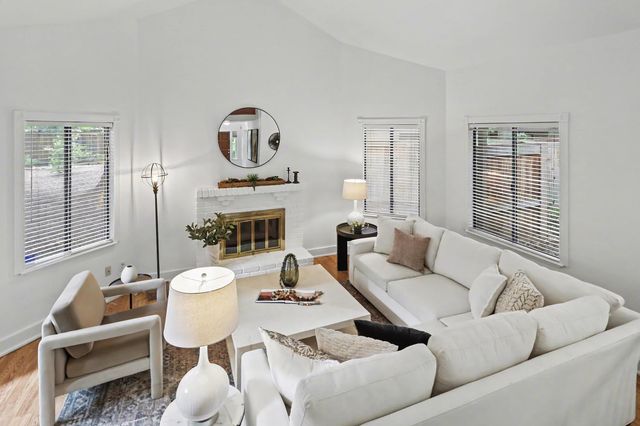 2084 University Park Dr, Sacramento, CA 95825