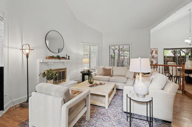 2084 University Park Dr, Sacramento, CA 95825