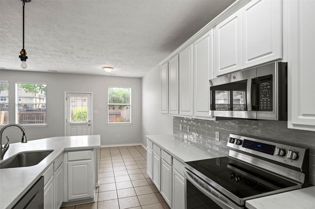 235 W Stedhill Loop, The Woodlands, TX 77384