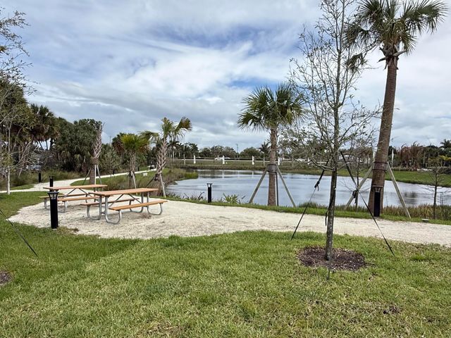 275 SW Sally Way, Stuart, FL 34997