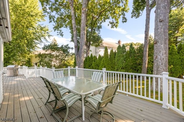 23 Zeim Dr, Clifton City, NJ 07012