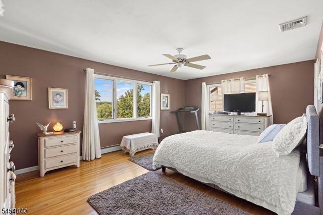 23 Zeim Dr, Clifton City, NJ 07012