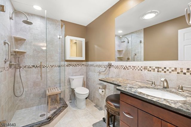 23 Zeim Dr, Clifton City, NJ 07012