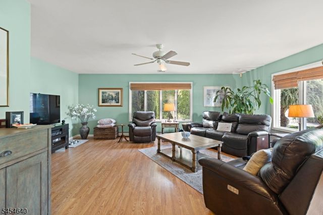 23 Zeim Dr, Clifton City, NJ 07012