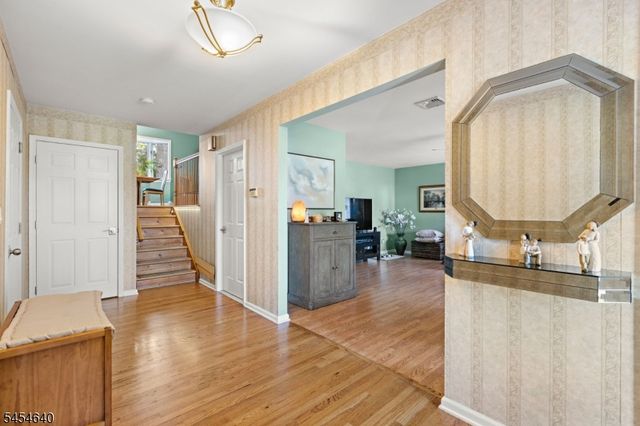 23 Zeim Dr, Clifton City, NJ 07012