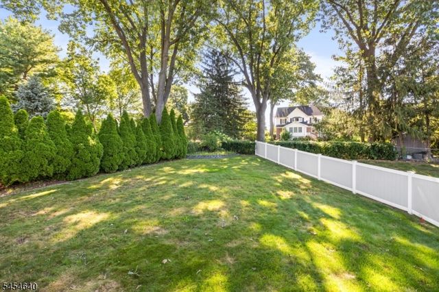 23 Zeim Dr, Clifton City, NJ 07012