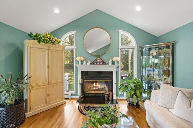 23 Zeim Dr, Clifton City, NJ 07012