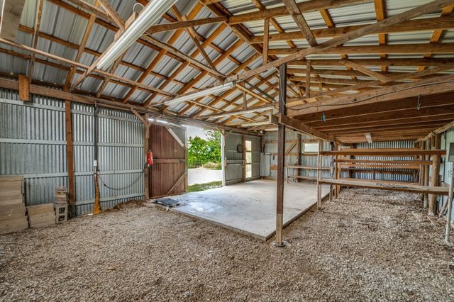 9495 Brittany Hill Road, Sanger, TX 76266