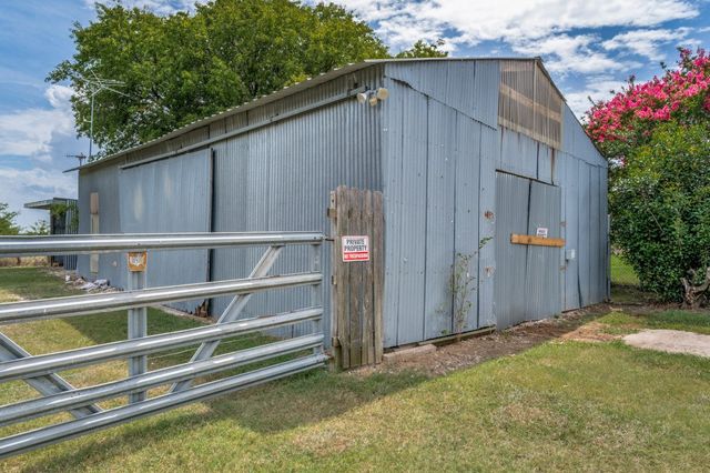 9495 Brittany Hill Road, Sanger, TX 76266