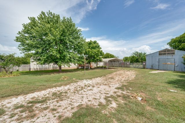 9495 Brittany Hill Road, Sanger, TX 76266