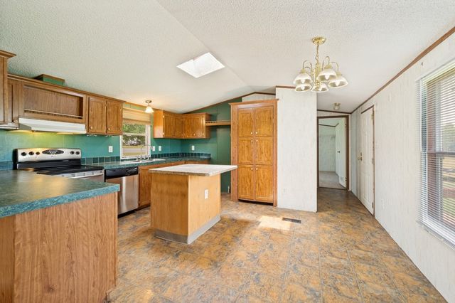 9495 Brittany Hill Road, Sanger, TX 76266