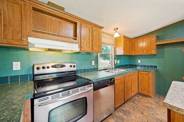 9495 Brittany Hill Road, Sanger, TX 76266