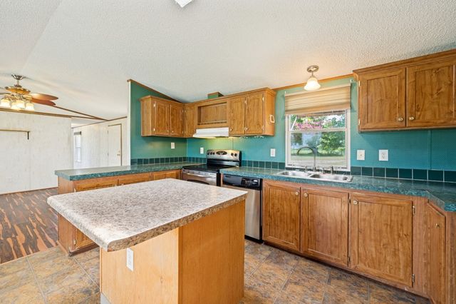 9495 Brittany Hill Road, Sanger, TX 76266