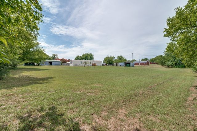 9495 Brittany Hill Road, Sanger, TX 76266