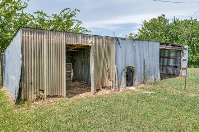 9495 Brittany Hill Road, Sanger, TX 76266