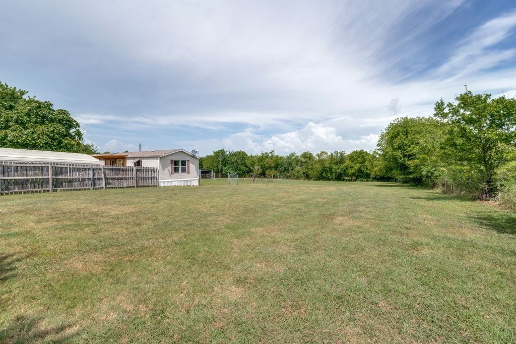 9495 Brittany Hill Road, Sanger, TX 76266