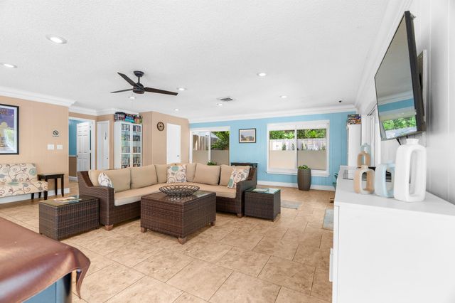 1940 NE 2nd Avenue 106j, Wilton Manors, FL 33305