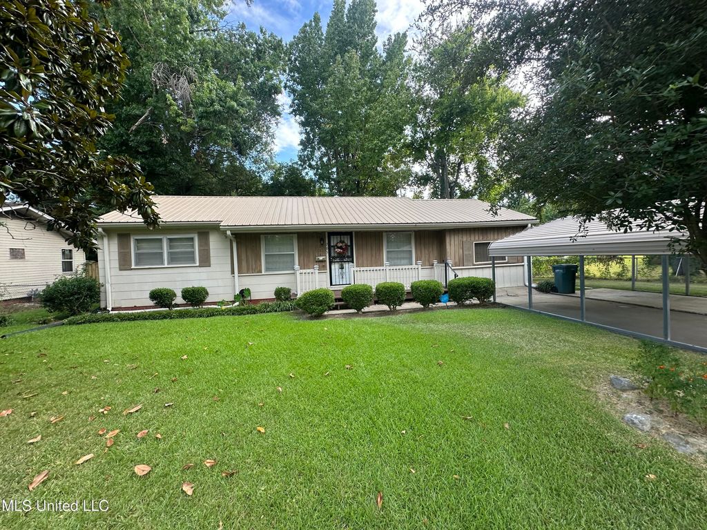 205 W Thirteenth Street, Yazoo City, MS 39194