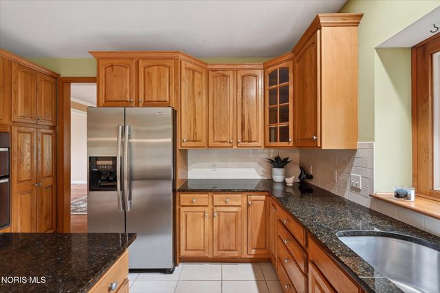 8819 Royal Oak Drive, Holland, OH 43528