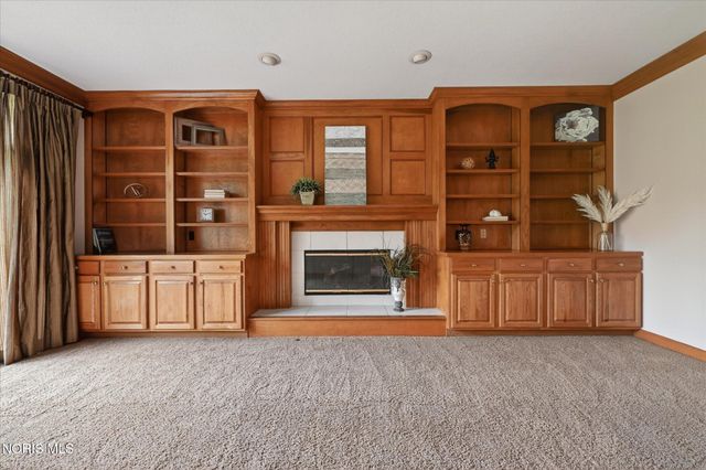 8819 Royal Oak Drive, Holland, OH 43528