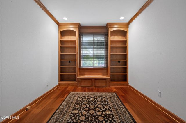 8819 Royal Oak Drive, Holland, OH 43528