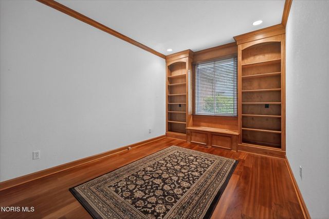 8819 Royal Oak Drive, Holland, OH 43528