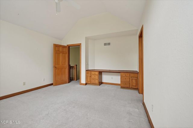 8819 Royal Oak Drive, Holland, OH 43528