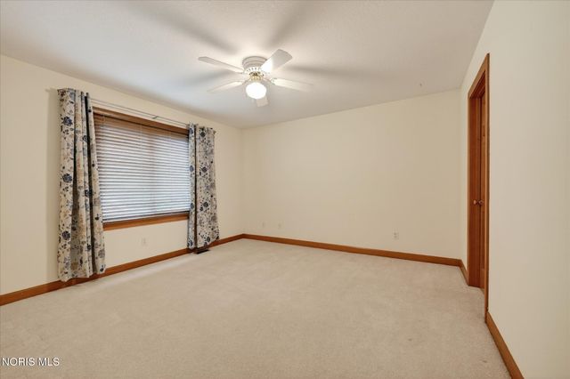 8819 Royal Oak Drive, Holland, OH 43528