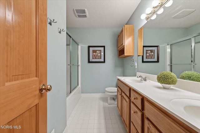 8819 Royal Oak Drive, Holland, OH 43528