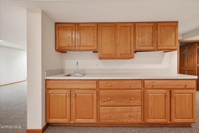 8819 Royal Oak Drive, Holland, OH 43528