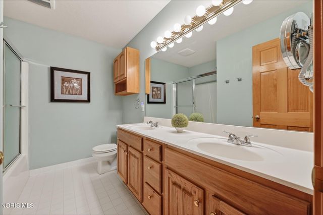 8819 Royal Oak Drive, Holland, OH 43528