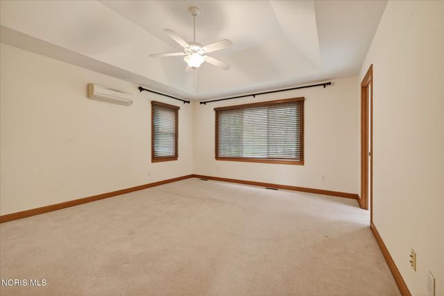 8819 Royal Oak Drive, Holland, OH 43528