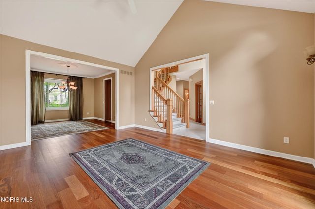 8819 Royal Oak Drive, Holland, OH 43528