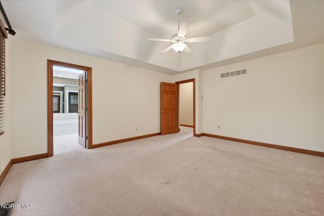 8819 Royal Oak Drive, Holland, OH 43528