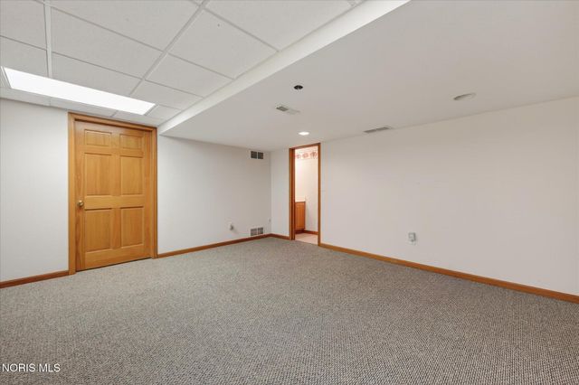 8819 Royal Oak Drive, Holland, OH 43528