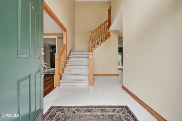 8819 Royal Oak Drive, Holland, OH 43528