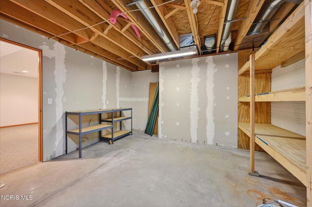 8819 Royal Oak Drive, Holland, OH 43528